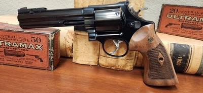 Smith & Wesson Model 29-3 Classic Hunter Lew Horton unfluted cylinder 44 mag - 6in barrel - Image 1 of 10