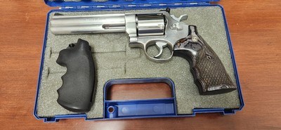 Smith & Wesson Model 629-3 Classic Hunter - 44 mag - 6-inch barrel - Image 5 of 10
