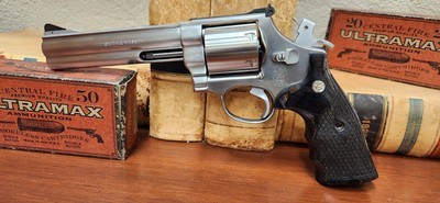 Smith & Wesson Model 629-3 Classic Hunter - 44 mag - 6-inch barrel - Image 3 of 10