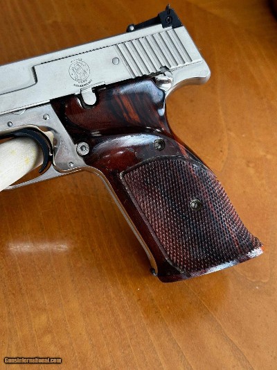Smith & Wesson Model 41 .22 Autoloading Target Pistol - Image 4 of 9
