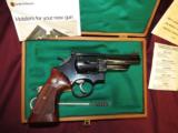 Smith and Wesson Model 57 "No Dash" .41mag W/Case - 4 of 4