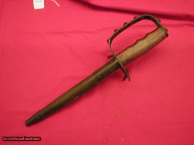 U.S. MODEL 1917-1918 TRENCH KNIFE, ONE-PIECE STEEL KNUCKLE BOW With 7 PYRAMIDAL KNOBS L.F.&C. 1917