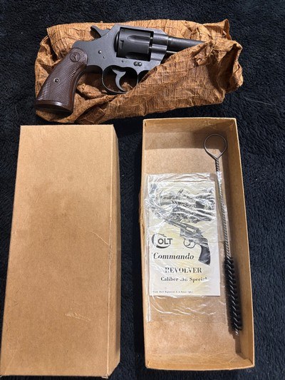 Colt Commando---Like NIB 1943 with original box!! - Image 1 of 6