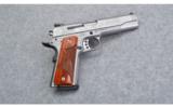 Smith & Wesson SW1911 .45 ACP - 1 of 2
