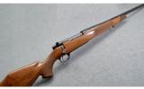 Weatherby Mark V Deluxe .270 WBY MAG - 1 of 8