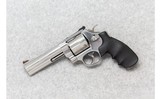 Smith & Wesson ~ Model 629 Classic ~ .44 Magnum - 2 of 5