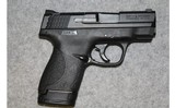 Smith & Wesson ~ M&P 9 SHIELD ~ 9mm Luger - 1 of 2