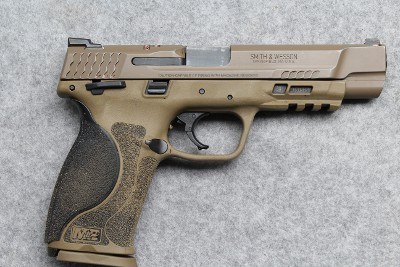 Smith & Wesson ~ M&P 40 M2.0 ~ .40 S&W