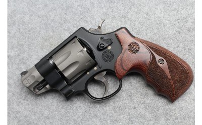 Smith & Wesson ~ 327 Performance Center ~ .357 Magnum - Image 2 of 2