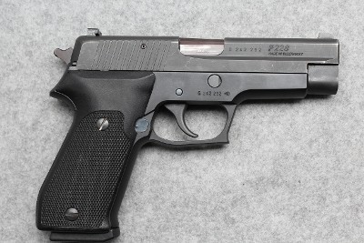 Sig Sauer ~ P220 ~ .45 Auto