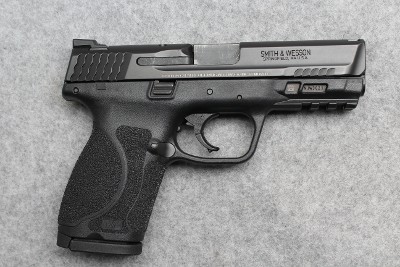Smith & Wesson ~ M&P 40 M2.0 ~ .40 S&W