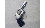 Smith & Wesson ~ 64-7 ~ 38 Special. - 1 of 3