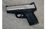Smith & Wesson M&P 40 Compact - 1 of 2