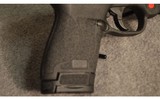 Smith & Wesson ~ M&P 9 Shield M2.0 ~ 9 mm Luger - 2 of 7