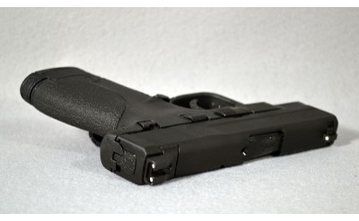 Smith & Wesson ~ M&P9 Shield ~ 9mm - Image 3 of 6