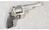 Smith & Wesson ~ Model 629-6 ~ .44 Mag - 1 of 8