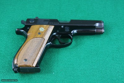 Smith & Wesson 39-2 9MM Semi-Automatic Pistol with Checkered Walnut Grips - Image 6 of 15