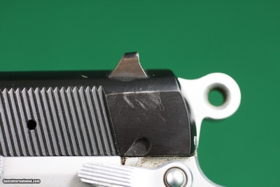 Browning HI-POWER TWO-TONE SIGNATURE MODEL 9MM Luger Semi-Automatic Pistol with Fully Checkered Wrap Around Grips - Image 15 of 19