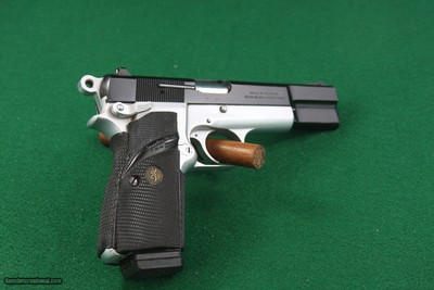 Browning HI-POWER TWO-TONE SIGNATURE MODEL 9MM Luger Semi-Automatic Pistol with Fully Checkered Wrap Around Grips - Image 2 of 19