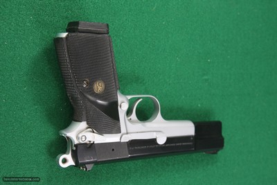 Browning HI-POWER TWO-TONE SIGNATURE MODEL 9MM Luger Semi-Automatic Pistol with Fully Checkered Wrap Around Grips - Image 13 of 19