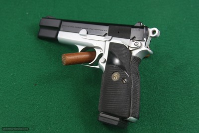 Browning HI-POWER TWO-TONE SIGNATURE MODEL 9MM Luger Semi-Automatic Pistol with Fully Checkered Wrap Around Grips - Image 3 of 19