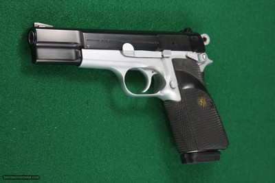 Browning HI-POWER TWO-TONE SIGNATURE MODEL 9MM Luger Semi-Automatic Pistol with Fully Checkered Wrap Around Grips - Image 8 of 19