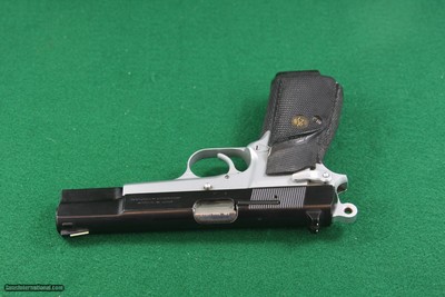 Browning HI-POWER TWO-TONE SIGNATURE MODEL 9MM Luger Semi-Automatic Pistol with Fully Checkered Wrap Around Grips - Image 11 of 19