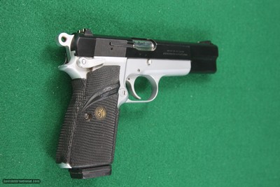 Browning HI-POWER TWO-TONE SIGNATURE MODEL 9MM Luger Semi-Automatic Pistol with Fully Checkered Wrap Around Grips - Image 12 of 19