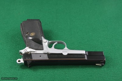 Browning HI-POWER TWO-TONE SIGNATURE MODEL 9MM Luger Semi-Automatic Pistol with Fully Checkered Wrap Around Grips - Image 10 of 19