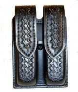 Glock 17 / 22
Safariland Double Magazine Pouch - Basket Weave Leather - New - 1 of 2