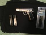 CZ 75b
MATTE STAINLESS..9mm..mint...3 magazines - 6 of 6