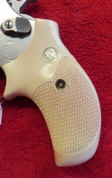 Smith & Wesson Model 60 (Unfired) - 2 of 11