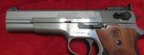 Smith & Wesson 952-2 Performance Center - 2 of 12