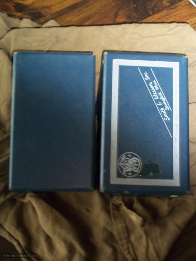 S&W FACTORY BOX FOR MODEL 36 .38 CHIEFS SPECIAL 2 INCH BBL, SQUARE BUTT