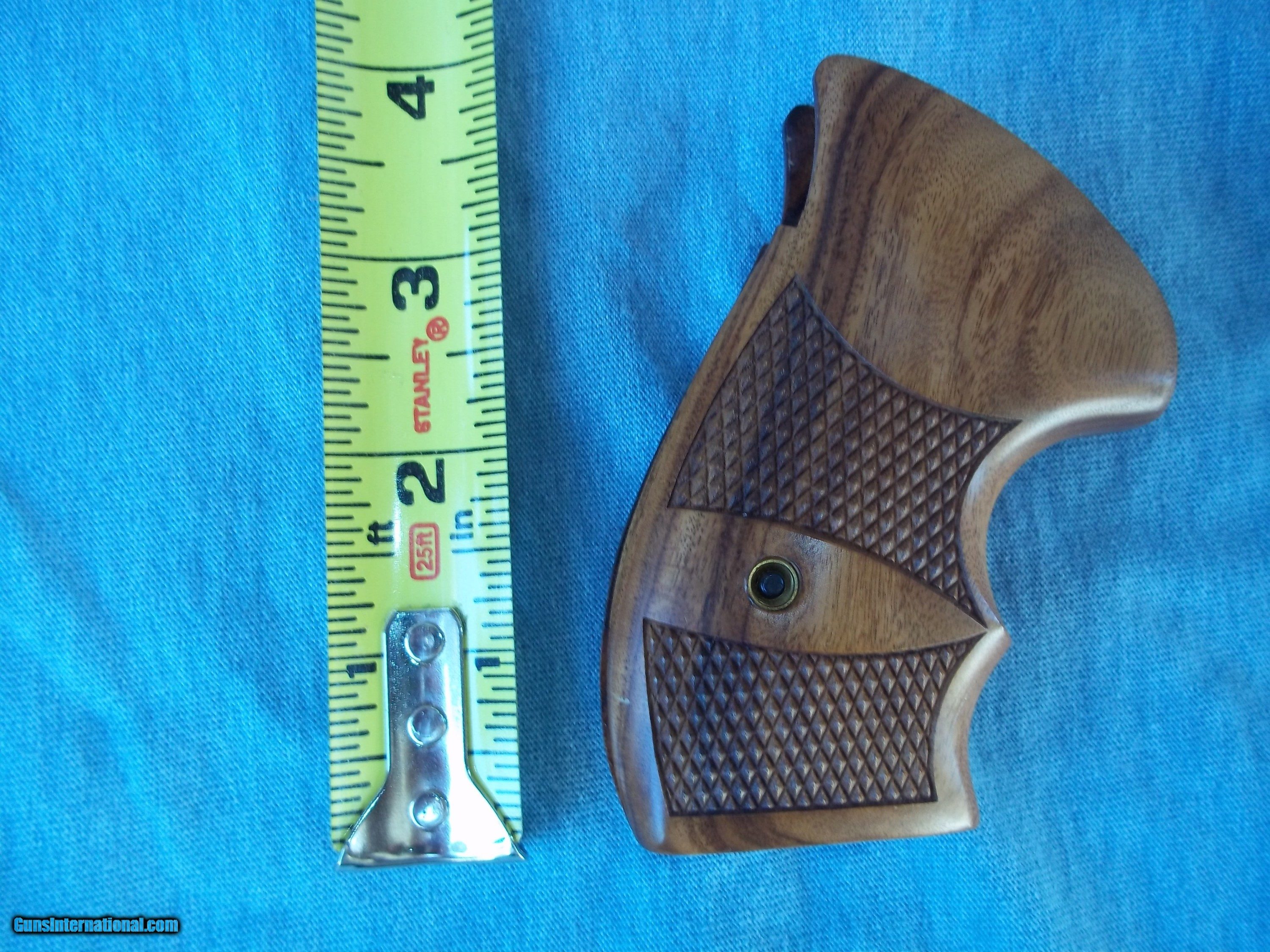 S&W CUSTOM CHECKERED RB WALNUT GRIPS