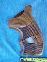 S&W CUSTOM CHECKERED RB WALNUT GRIPS - 2 of 6