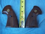 COLT FACTORY WALNUT TARGET 3RD GEN GRIPS - 3 of 5