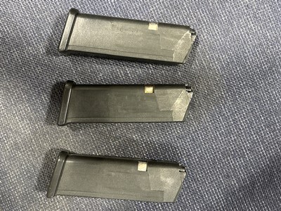 Glock 23 40 cal 13 rd mags/s