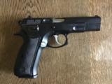 CZ 75B .40 S & W - 1 of 4