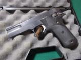 Smith & Wesson 422 (Field) .22 ir. semi-auto rimfire - 1 of 6