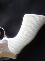 Harringto & Richardson 102 Sentinel 9 shot 22cal. nickel double action - 7 of 9