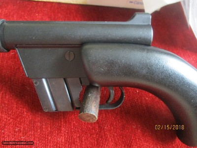 AR-7 Explorer (The Original) Armalite 22 cal. 7 shot semi-auto sporting rifle (It Floates) - Image 6 of 7