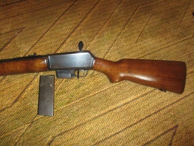 Winchester 1907 351 Winchester, s# 529xx, semi auto carbine, ammo also xtra 10 rd. clip all factory