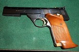 High standard 22 LR Pistol in Excellent Condition - 2 of 5