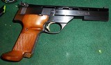 High standard 22 LR Pistol in Excellent Condition - 1 of 5