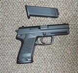 H&K USP Mint condition Wh/ 2 mags - 1 of 6