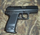 New H&K USP compact in 40SW - 2 of 4