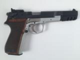 EXTREMELY RARE 9mm Walther P88 Champion Target Pistol - 4 of 13