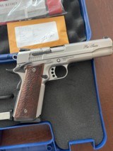 Smith & Wesson SW1911 9 mm - 2 of 2