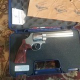 SMITH & WESSON MODEL 629 .44 MAGNUM DELUXE D9UBLE ACTION TALO SPECIAL LIMITED EDITION REVOLVEER - 1 of 9